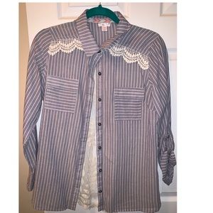 Long sleeve shirt with lace back